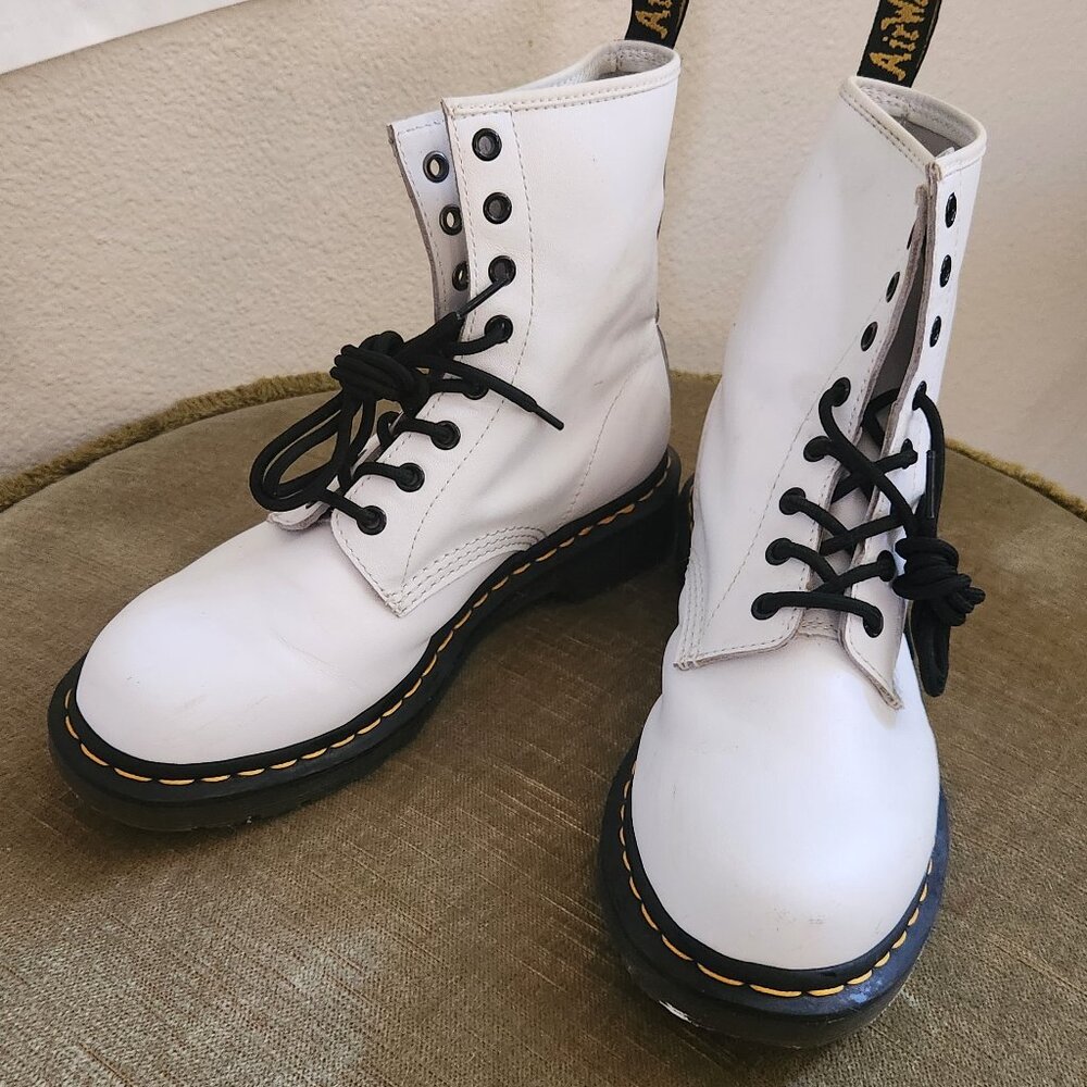 Size 9 white Doc Marten 8 hole boots